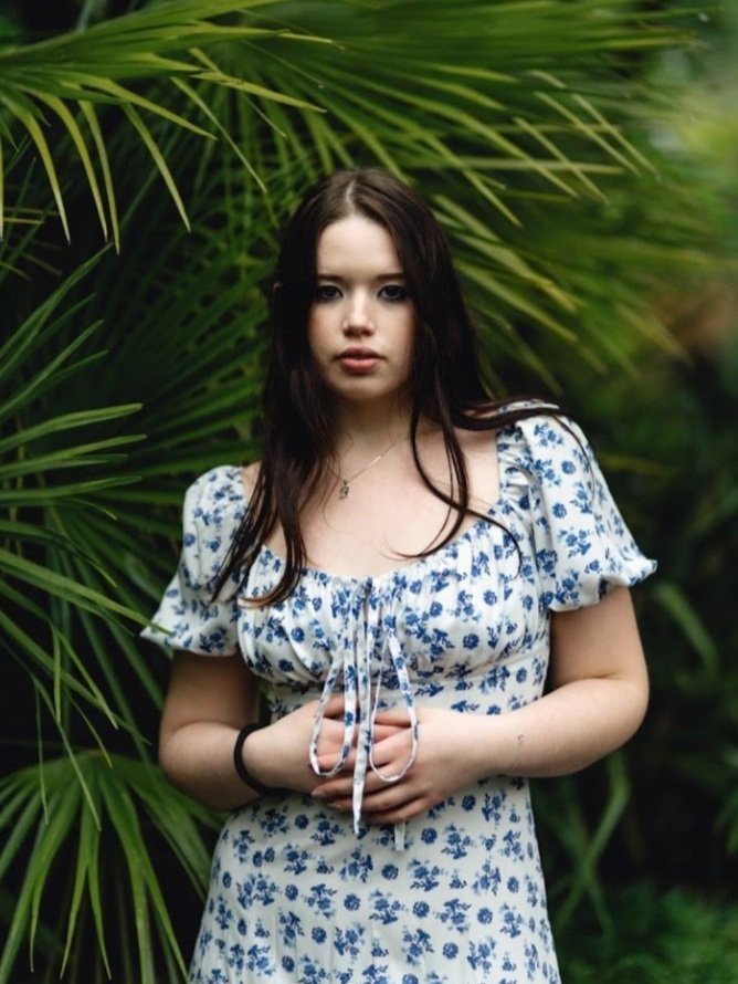 CLAUDIA / 14 / HAMILTON